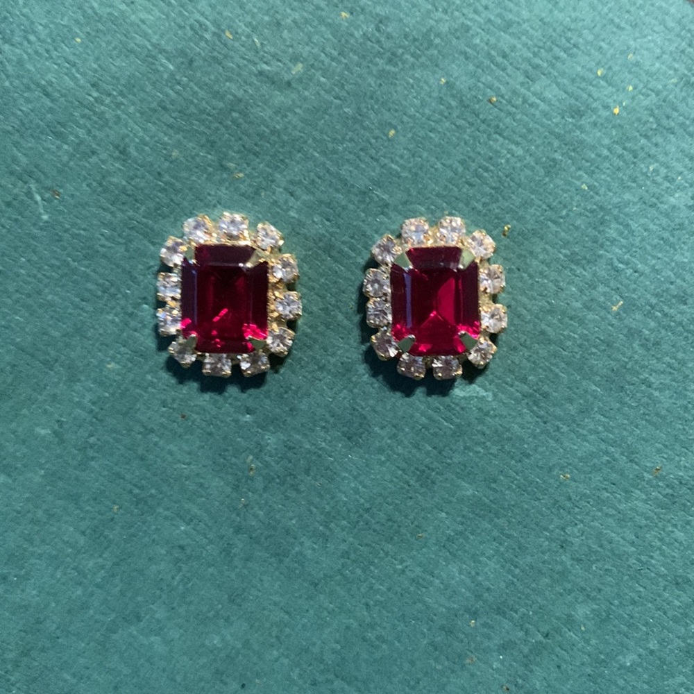 Gorgeous Vintage Costume Jewelry Red and white sparkle earrings with gold tone